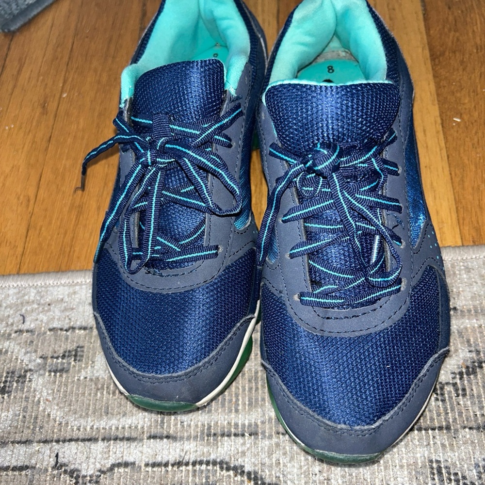 Danskin Memory foam tennis shoes